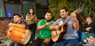 Emocionante encuentro con los hacedores del Poncho en la Casa de la Cultura