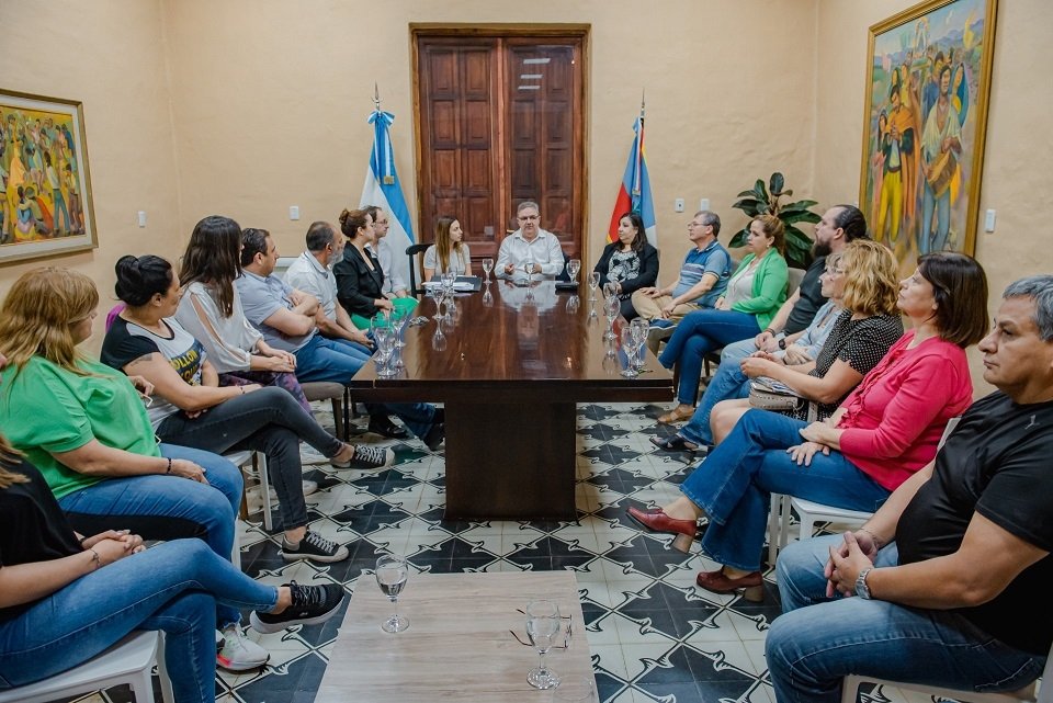 Jalil con diputados peronistas analizaron proyecto de tope salarial