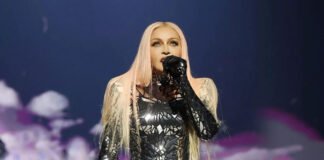 Madonna rindió homenaje a las víctimas de los atentados terroristas de París