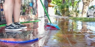 Regado de veredas, una práctica de derroche de agua que se debe evitar