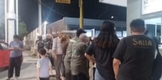 Usuarios protestaron frente a Ec Sapem por los cortes de luz en Capital