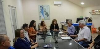 Provincia propuso aumento del 13,5% y dos cuotas más del bono de $45 mil