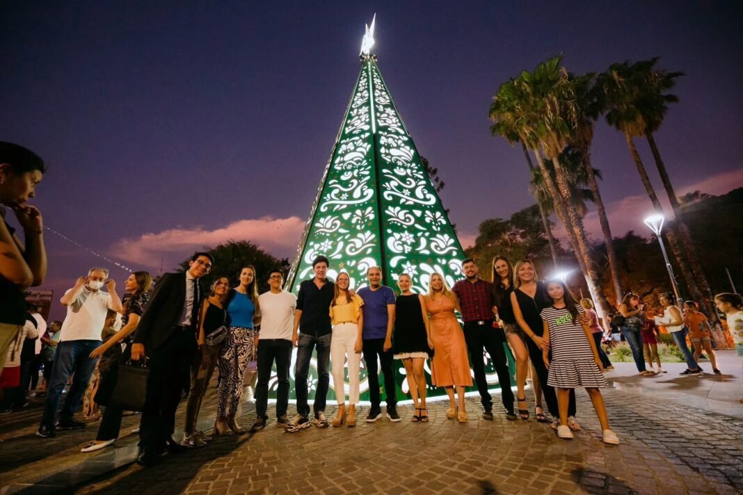 El Árbol de Navidad en el Paseo de la Fe se instalará luego de las festividades marianas