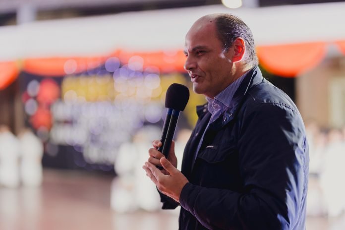 El intendente firmó el decreto que incorpora 525 municipales a planta permanente