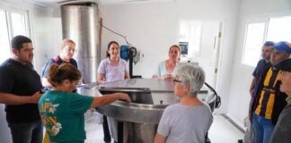 Renuevan habilitación en la sala de extracción de miel orgánica en El Alto