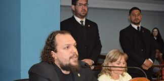 Denett al diputado libertario Brizuela: No sabe ni cruzar la calle y pretende cruzar a Lucia