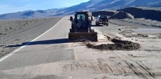 Despejan derrumbe en la Quebrada Las Angosturas