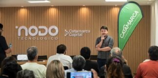 Artesanas y artesanos participaron de un conversatorio para conmemorar su día