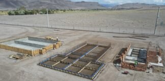 Con fuerte reinversión de fondos mineros, avanza la obra de cloacas en la Villa de Antofagasta