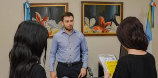 Jóvenes recibieron su Acta de Nacimiento por primera vez para registrar su identidad