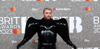 Sam Smith se luce en la Semana de la Moda en París