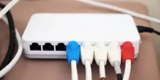 El fin del ADSL ya es una realidad en España: estos son los operadores que ofrecen el cambio a fibra óptica