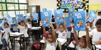 El intendente entregó más de mil libros para alumnos del Sistema Educativo Municipal (SEM)