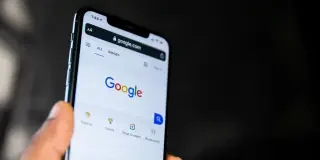 Google retrasa otra vez el fin de las 'cookies' de terceros por los "desafíos continuos"