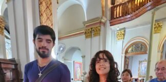 Los misioneros rogaron por el mundo entero en el homenaje a la Virgen