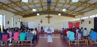 Preparan el manto que el Servicio Penitenciario le regalará a la Virgen