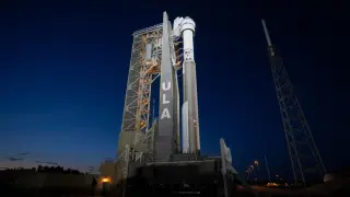 El telescopio espacial James Webb de la NASA insinúa una posible atmósfera que rodea a un planeta rocoso