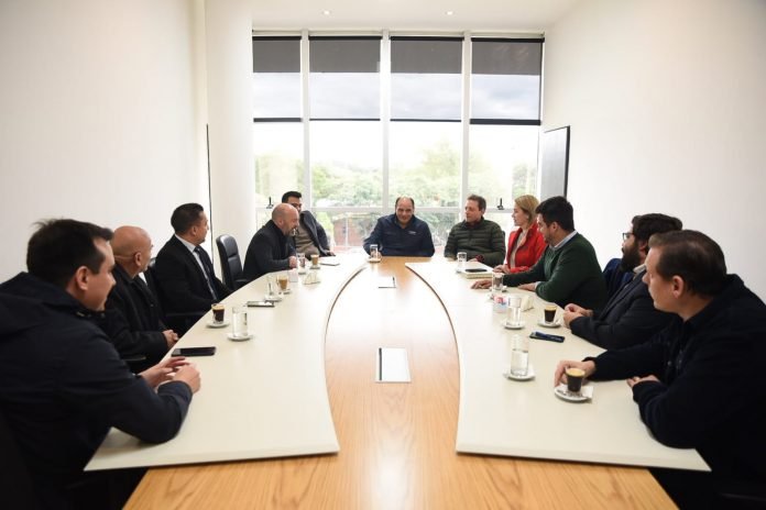 Encuentro en el Nodo Tecnológico: Saadi recibió a representantes de la Municipalidad de Córdoba
