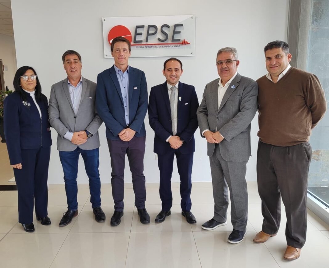 Raúl Jalil visitó la fábrica de Paneles Solares en San Juan y se abren perspectivas de trabajo conjunto