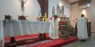 Entronizan reliquias en la parroquia Espíritu Santo