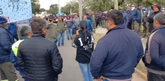 La caravana del SOEM termino frente a Casa de Gobierno y piden ser recibidos por jalil