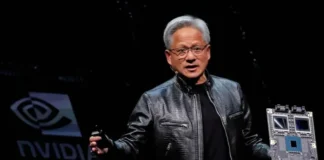 Quién es Jensen Huang, el CEO de moda que hasta firma autógrafos en la ropa interior de sus fans