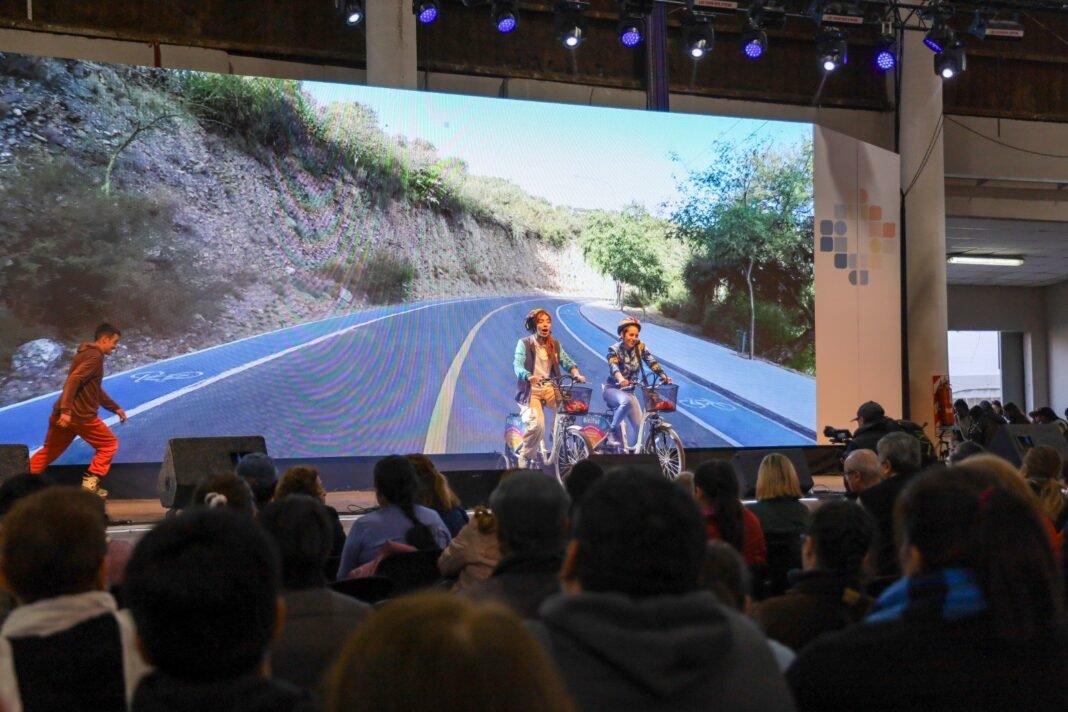 Conocer los atractivos turísticos mediante el teatro, la danza y el arte audiovisual