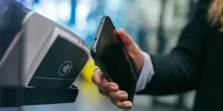 El Banco de España advierte sobre el peligro de los pagos 'contactless': haz este gesto primero