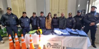 Entrega de uniformes y elementos de seguridad en Andalgalá
