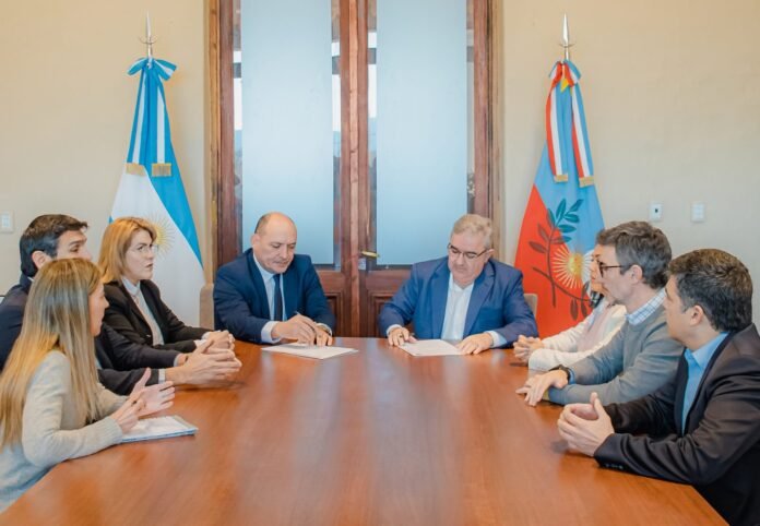 Gobierno y la Corte de Justicia firman adenda para la cesión de ...