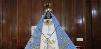 La Virgen del Valle estrena el manto que lucirá en la Fiesta del Poncho