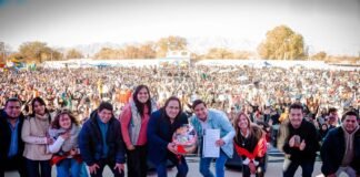 Tinogasta celebró la Fiesta del Adobe con artistas de renombre y alegría