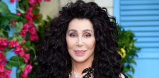Cher publicará sus memorias en dos partes