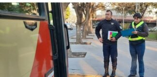 Operativo de control y alcoholemia: retienen unidad de transporte y multan a conductor por falta de licencias