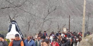 Procesión en honor de Santo Domingo de Guzmán en la Villa Sur de Los Ángeles