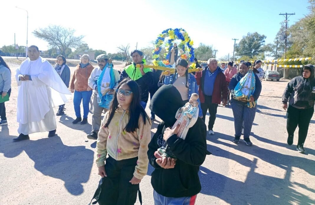 Procesión en honor de Santo Domingo en Casa de Piedra