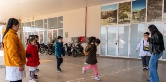 «Retrojuegos: juegos de ayer y hoy» para celebrar el mes de las infancias