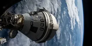 Un cohete Falcon 9 de SpaceX falla en pleno vuelo y explota al regresar a la plataforma de lanzamiento