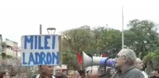 Jubilados marcharon en contra al veto a la Ley de Movilidad