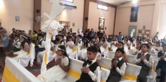 Más de 200 niños recibieron su PrimeraComunión en la parroquia Espíritu Santo