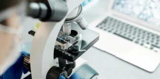 Salud adquirirá un microscopio de última generación para trasplantes de córneas