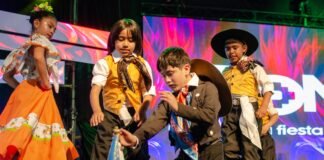 Tras el desfile de 3.500 niños y niñas, El Ponchito se despidió hasta el año que viene