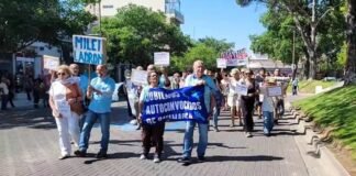 Volvieron a marchar los jubilados autoconvocados acompañados de universitarios