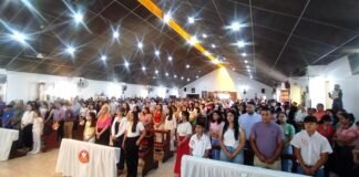 Más de 100 adolescentes y adultos fueron confirmados en la fe