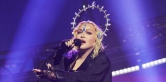 Venden ropa de la última gira de Madonna en una tienda benéfica