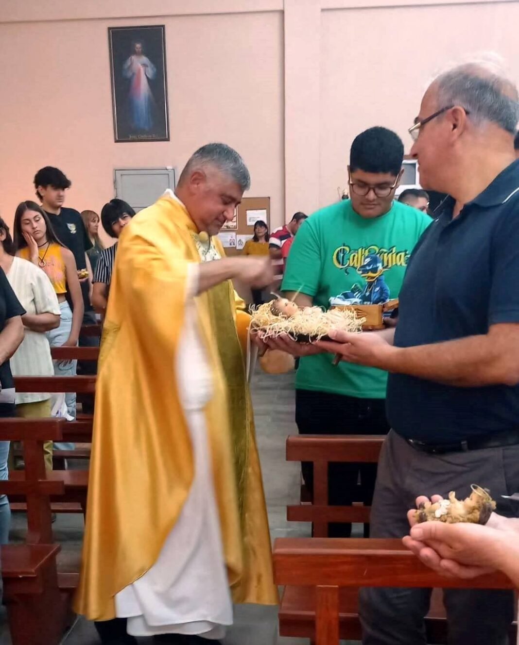 Celebran la Natividad del Señor con reliquias de Santos y Beatos en la parroquia Espíritu Santo