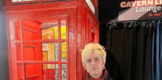 Billie Joe Armstrong sorprende a músico haciendo un cover de Green Day
