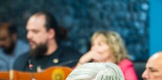 Acuña exige medidas fiscales provinciales para proteger la industria local frente a políticas nacionales