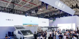 El Cybertruck chino ya es real: realizan la primera demostración del coche volador 'Land Aircraft Carrier'