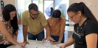 Entrega de carnets de manipulación de alimentos a emprendedores gastronómicos